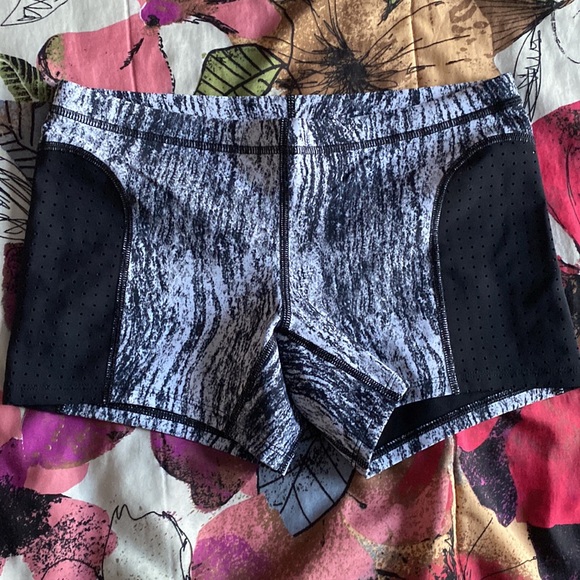 Lululemon Water: Sweat 2 Swim Water Short - Picture 6 of 8